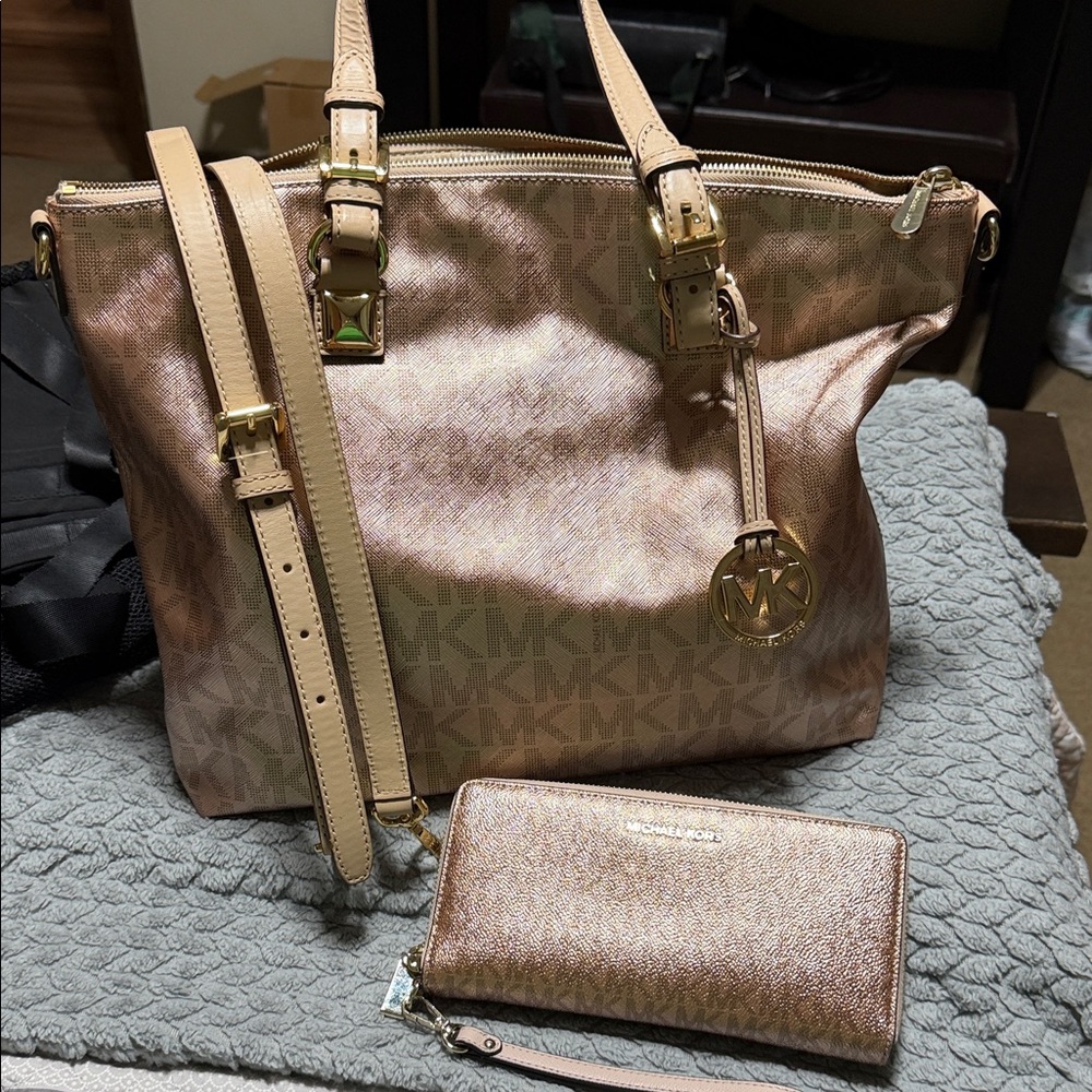 Michael Kors Rose Gold Signature Tote and Wallet Set. With crossbody strap